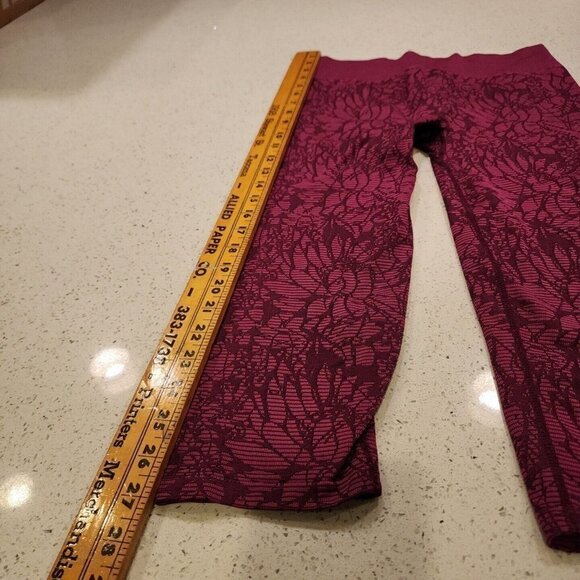 fabletics Cropped leggings small Pink Floral Stretchy - Picture 3 of 5
